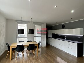Pronájem prostorného bytu 3+kk, 101m2 s lodžií a balkonem v Táboře