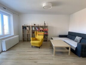 Pronájem prostorného bytu 4+1, 107m2 s balkonem v Táboře, ulice Husinecká