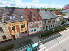 Prodej rodinného domu s garáží a zahradou v Táboře