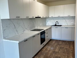 Pronájem moderního bytu 2+kk s balkonem a výhledem na Tábor, ulice Janáčkova