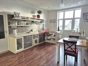 Pronájem zděného bytu 2+1 s terasou, Tábor - centrum