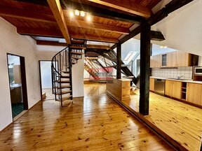 Pronájem mezonetového bytu 5+kk, 127,2m2 s parkovacím stáním - centrum Tábora