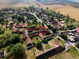Chalupa 4+1 s uzavřeným dvorem a pozemkem 1.557m2, Haškovcova Lhota