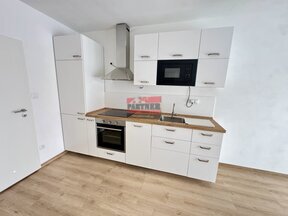Pronájem bytové jednotky 2+kk 47,6 m2 s parkovacím stáním a zahrádkou v Bechyni
