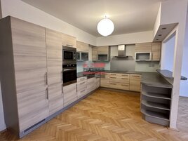 Pronájem bytu 2+kk, 60m2, Husovo náměstí, Tábor
