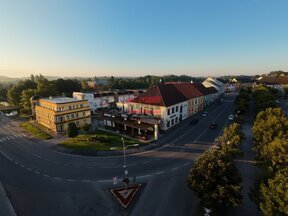 Prodej komerčního objektu s prosperující restaurací, barem a diskotékou v centru Veselí nad Lužnicí