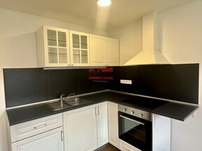 Pronájem bytu 1+kk s parkovacím stáním a zahradou v Horoměřicích