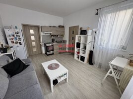 Pronájem bytové jednotky 2+kk 52 m2 s parkovacím stáním v centru Tábora