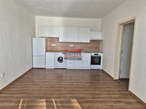 Pronájem bytu 2+kk s balkonem, Tábor - Sídliště nad Lužnicí